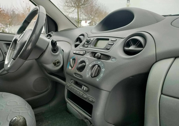 Toyota Yaris cena 5999 przebieg: 212121, rok produkcji 2000 z Rzeszów małe 631